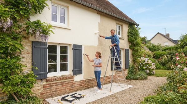 Les meilleures pratiques pour repeindre sa façade sans fausse note